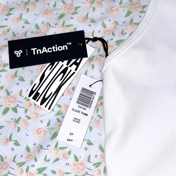 Brand new Aritzia TNA action White Women's Crop top - Picture 2 of 3